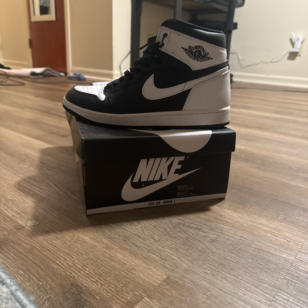 Nike Men's Black and White Sneakers